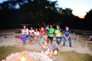 Campfire, s'mores, singing